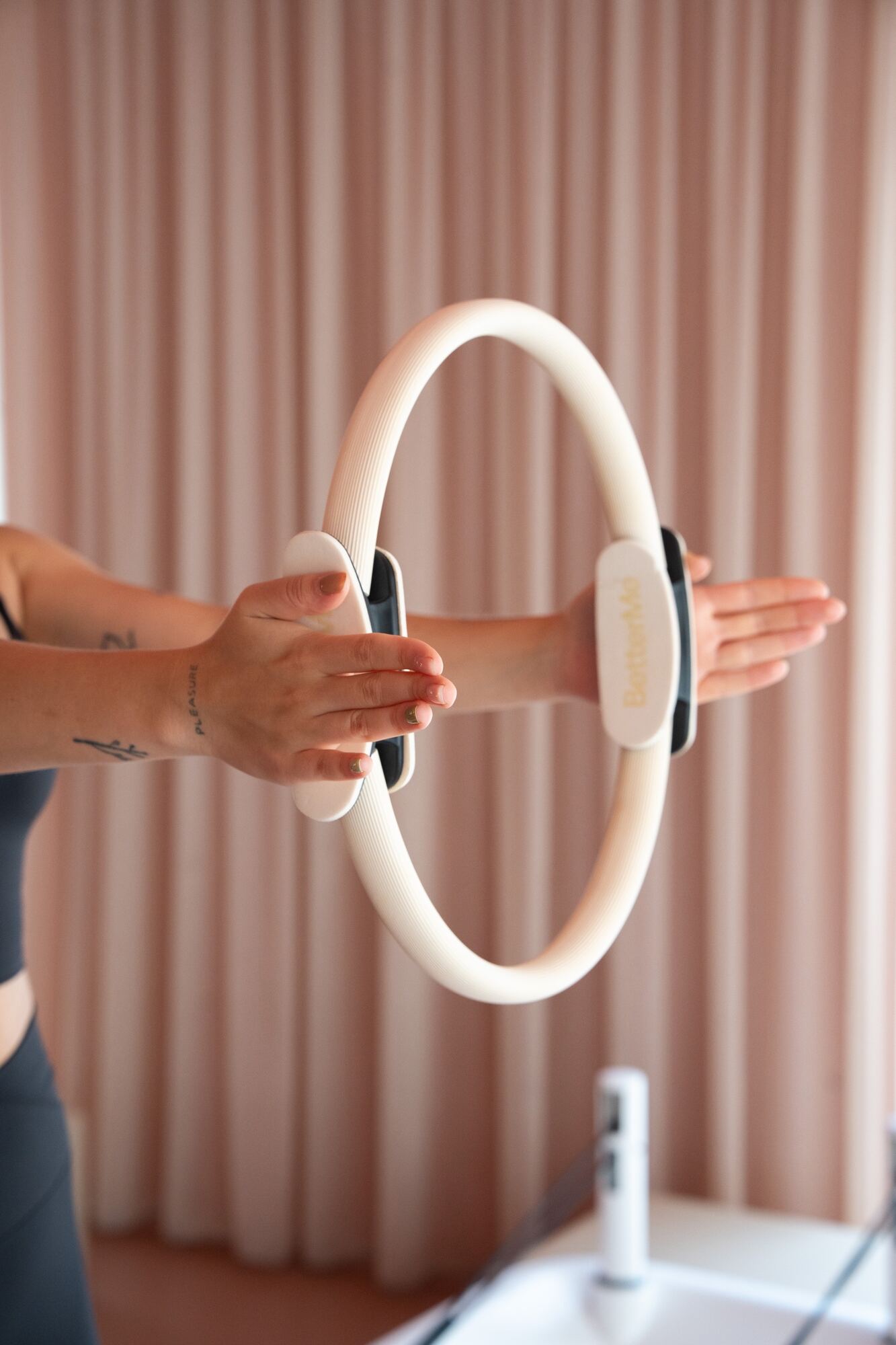 Mat Pilates mit Pilates-Ring bei AURA move in Bratislava